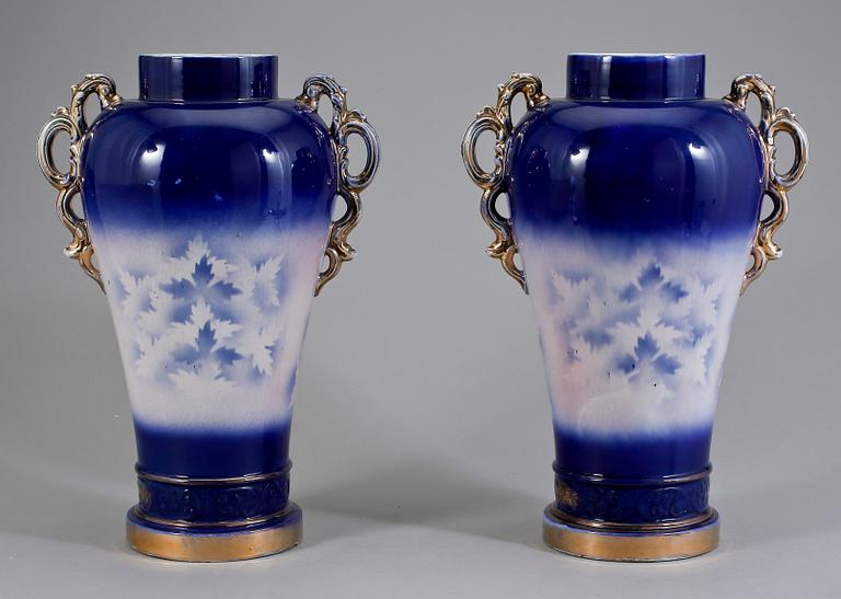 VASER, ett par, flintgods, troligen England, 1800-talets slut.
