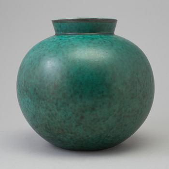 WILHELM KÅGE, an 'Argenta' stoneware vase from Gustavsberg, 1949.