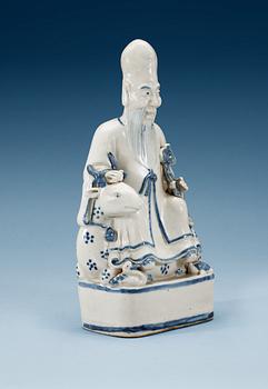 1808. A blue and white figurine of Sholaou, Ming dynasty (1368-1644).