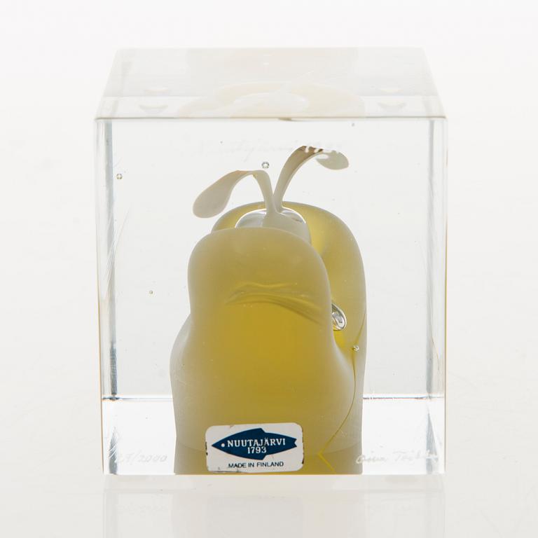 OIVA TOIKKA, AN ANNUAL CUBE, glass, signed Oiva Toikka Nuutajärvi 1989, numbered 27/2000.