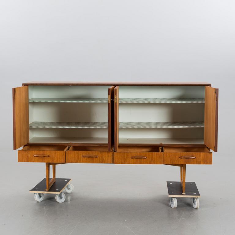 SIDEBOARD, teak. 1900-talets mitt.
