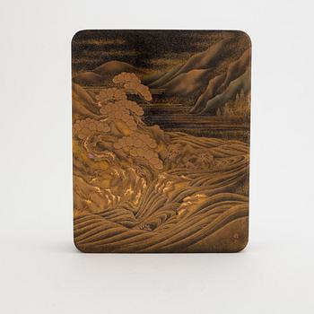 A fine Japanese laqcuer Ryoshibako paper box with cover, presumably Meiji-period, (1868-1912).