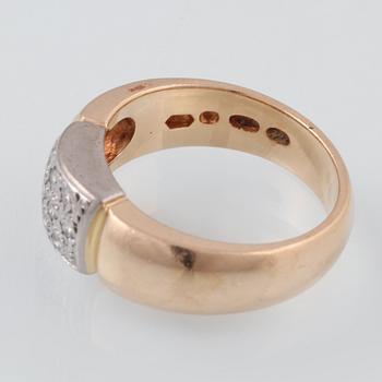 RING, 18K guld med briljantslipade dimanter 0.20 ct, utländska stämplar. Vikt 4,3 gram.