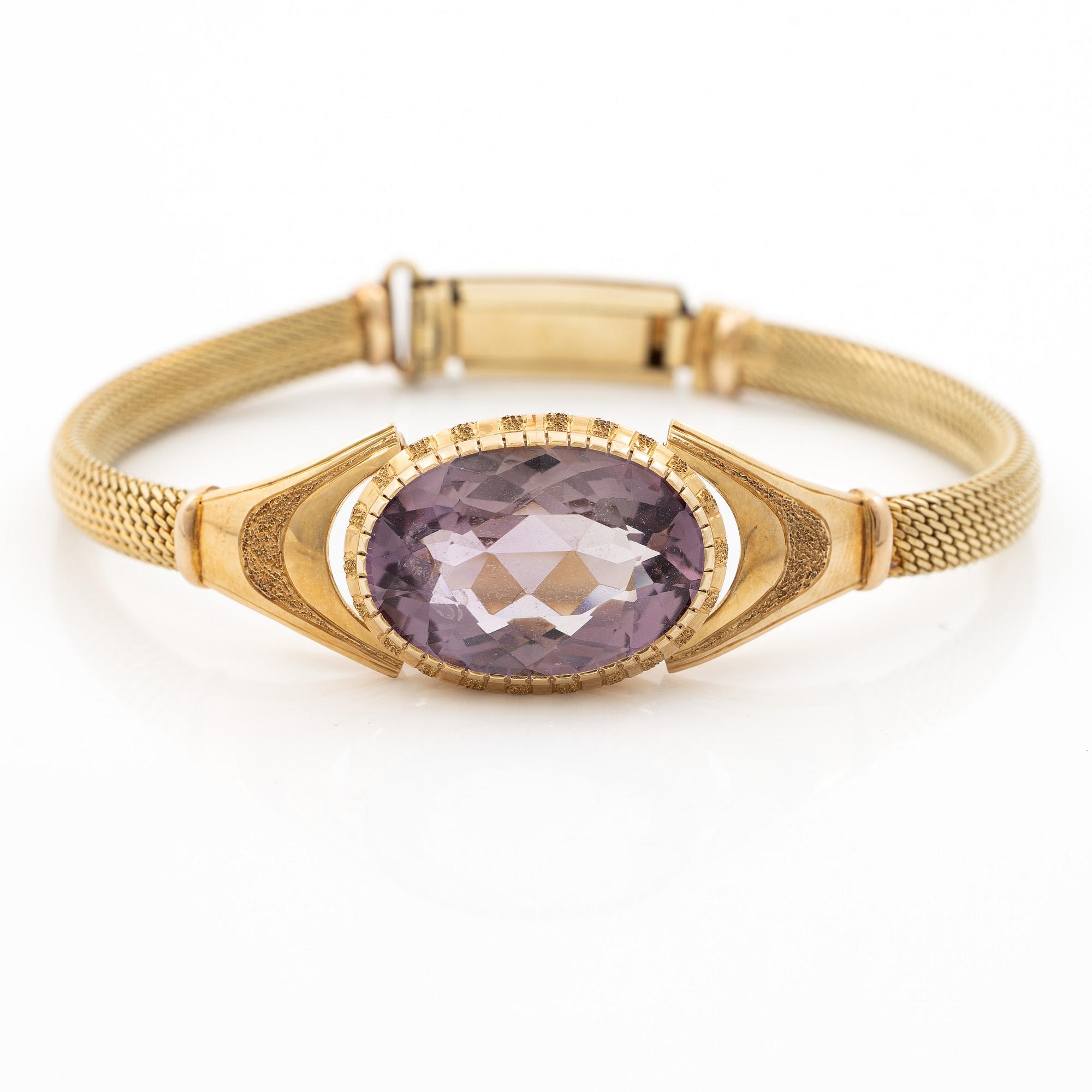 Bracelet, 14K gold with oval-cut amethyst.