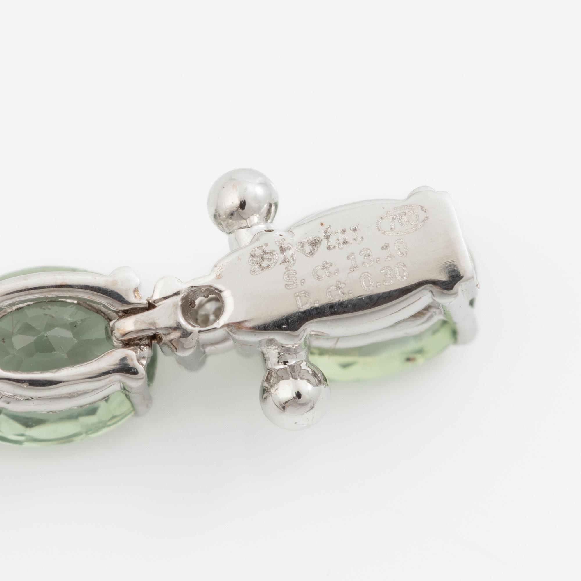 Bracelet 18K white gold with green sapphires and brilliant-cut diamonds.