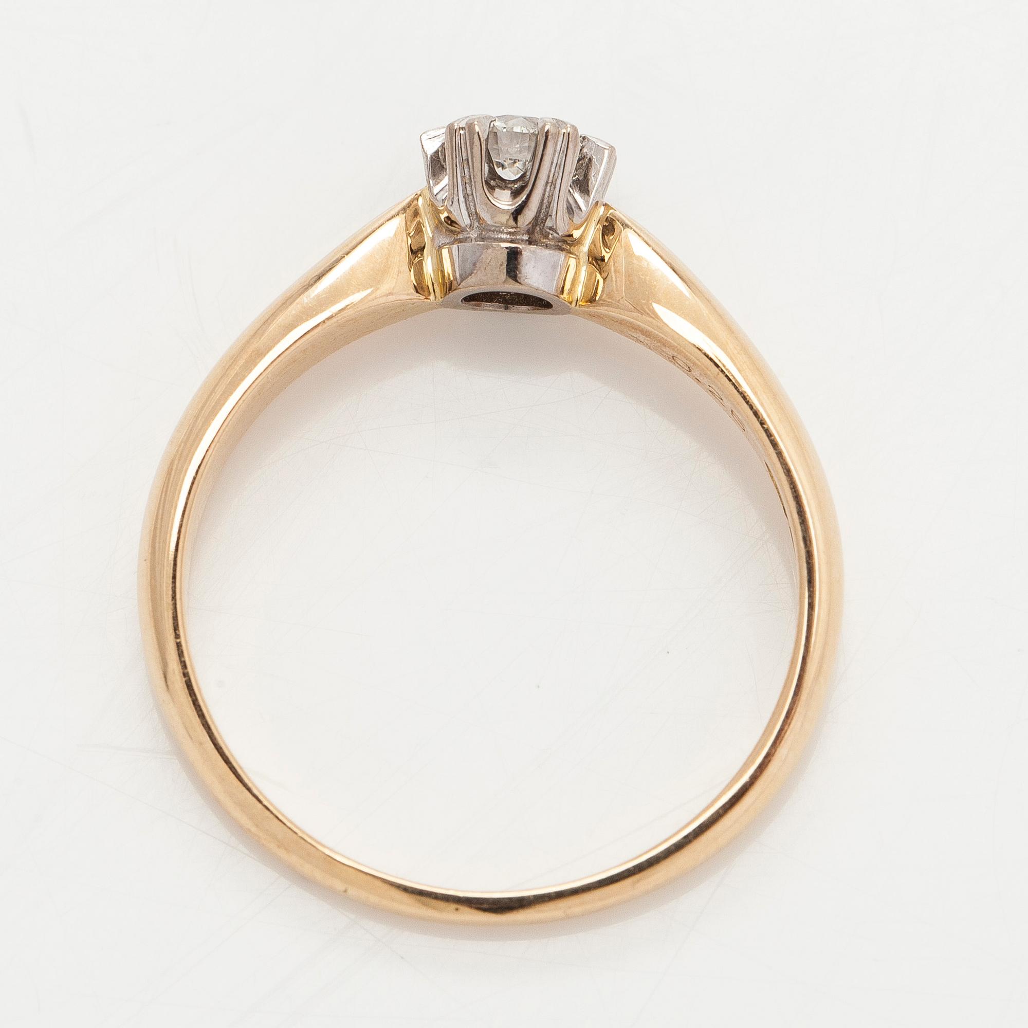Ring, briljantslipad diamant, 14K guld, Kultakeskus 2006.
