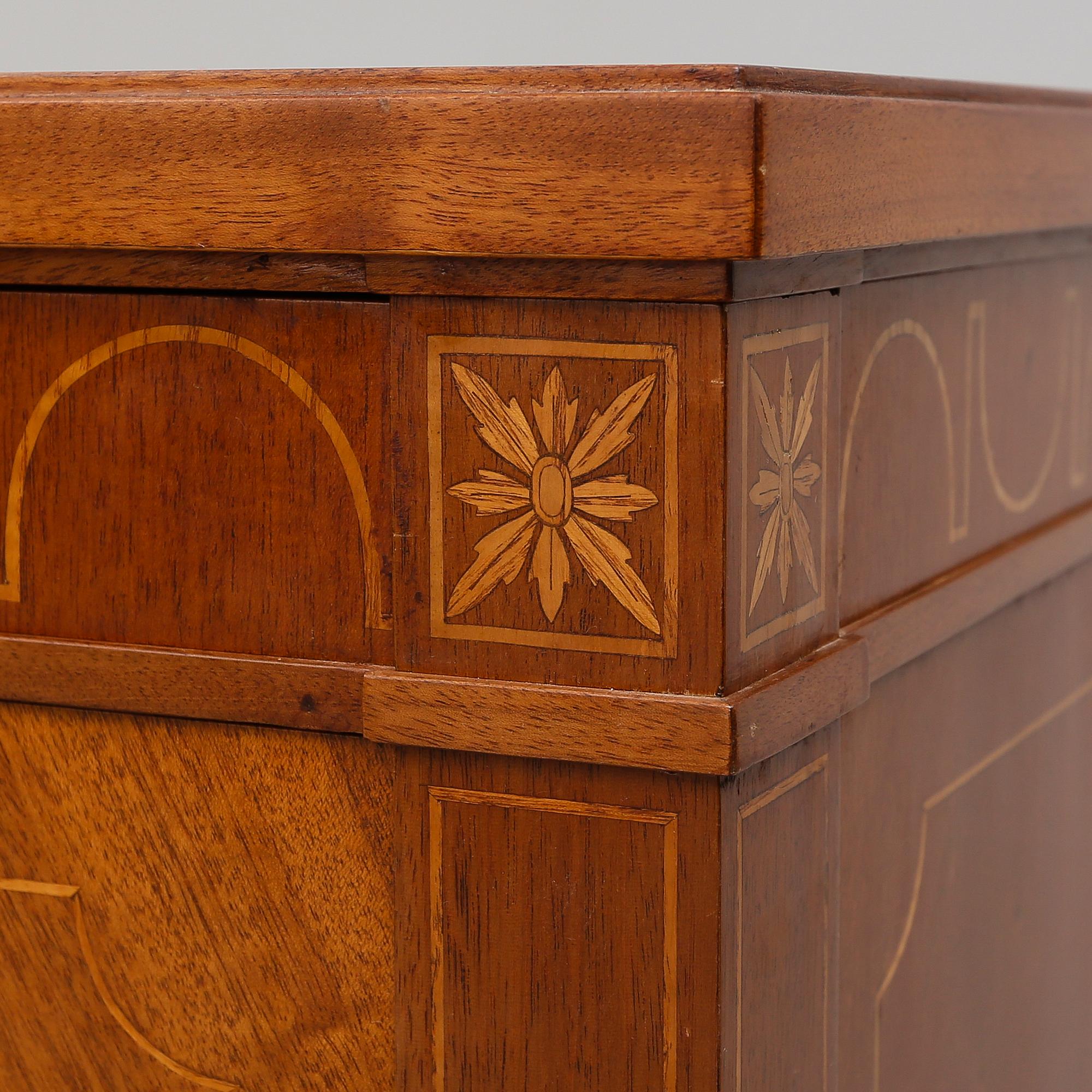 SIDEBOARD, 1900-talets första hälft.