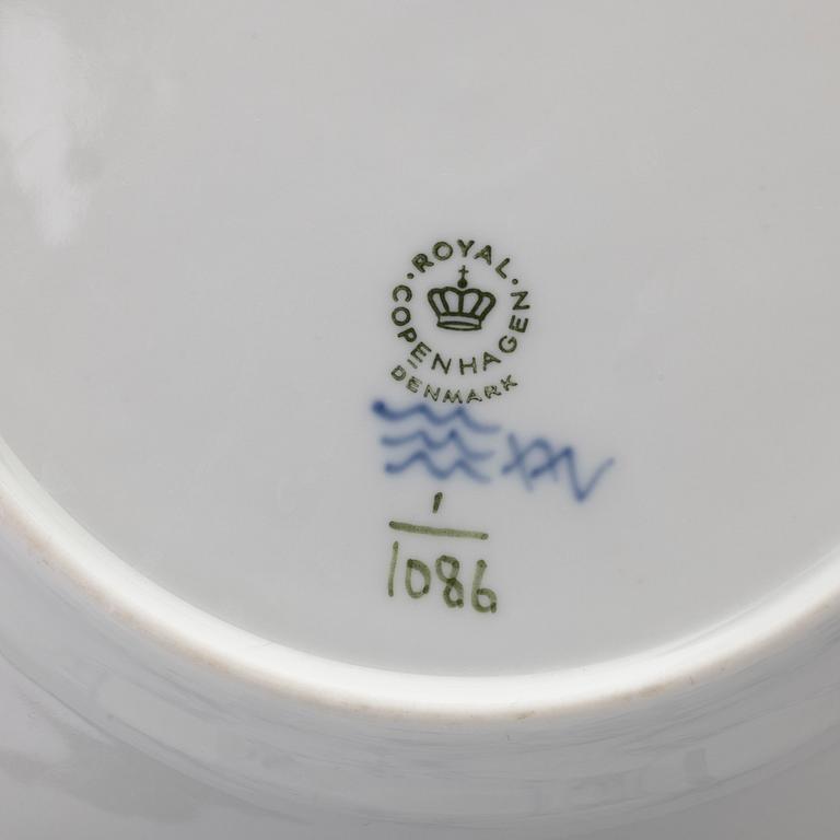Royal Copenhagen, assietter, 12 st, porslin, "Musselmalet helblonde", Danmark.