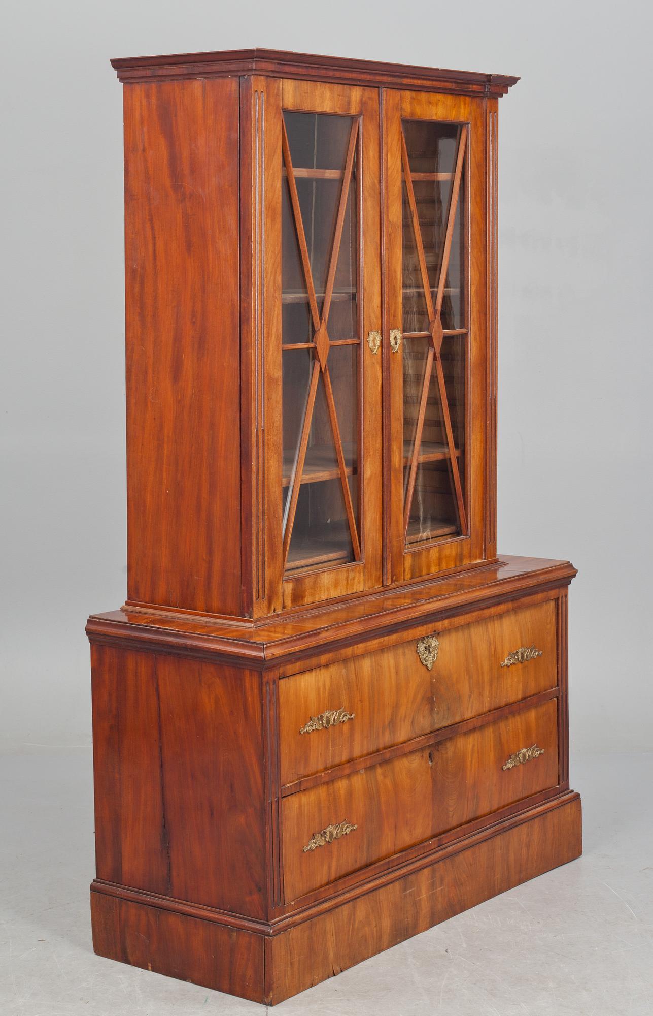 BOKSKÅP, biedermeier, 1800-talets början.