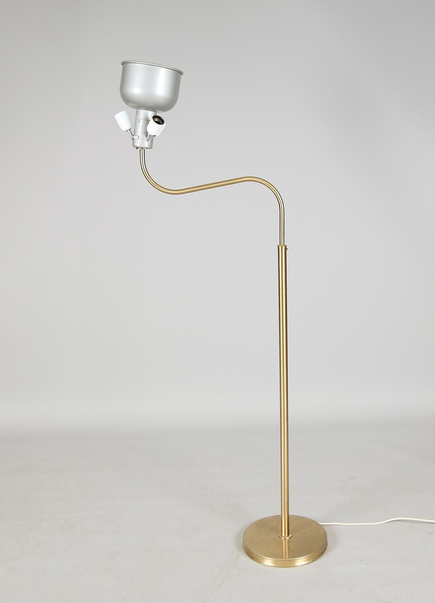 GOLVLAMPA, modell 2368/2148, "Stora Kamelen", Josef Frank, Firma Svenskt Tenn.