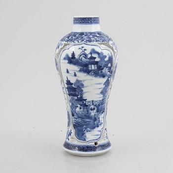 Ten pieces of Chinese porcelain, Qing dynasty 18th century,.