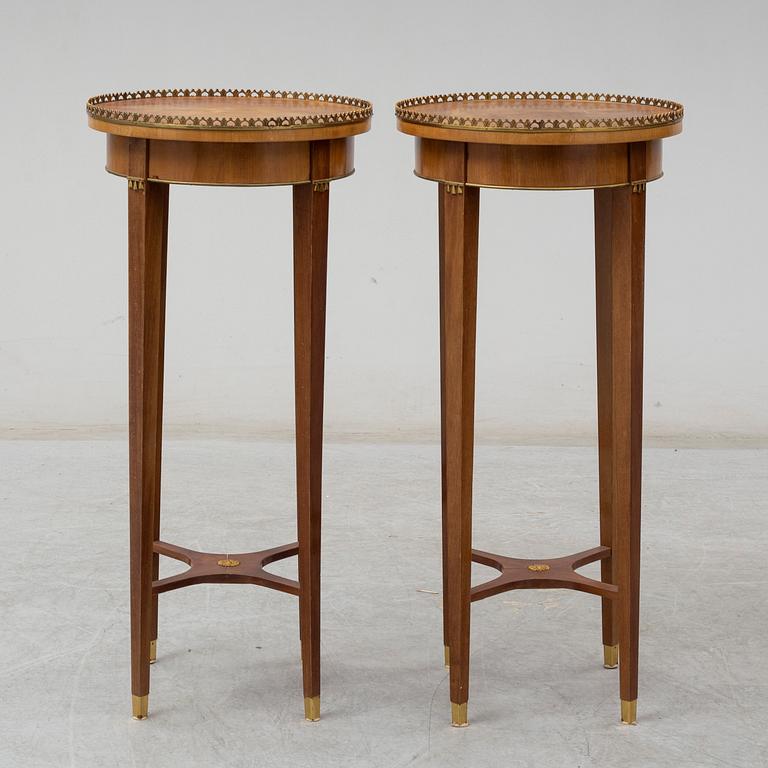 SALONGSBORD SAMT LAMPBORD, ett par, Sengustaviansk stil, tidigt 1900-tal.