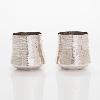 Tapio Wirkkala, tillbringare och bägare, 6 st, sterlingsilver, Kultakeskus, Tavastehus 1973-1974.