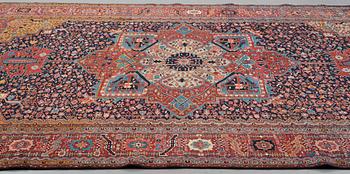 Matto, a semi-antique West Persian, ca 466,5-470,5 x 334,5-350 cm.