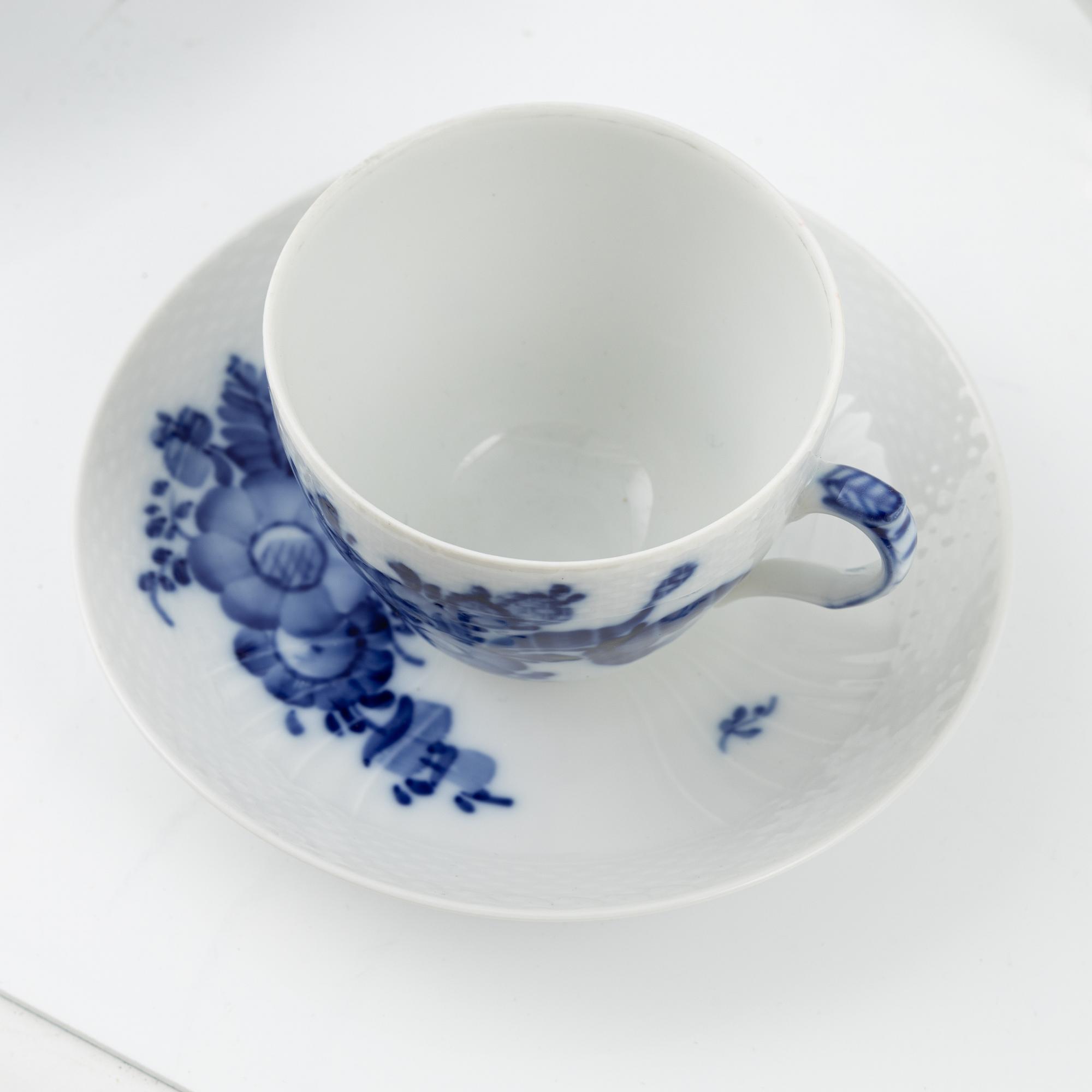 Mat- och kaffeservis, 31 delar, "Blå blomst", Royal Copenhagen, Danmark.