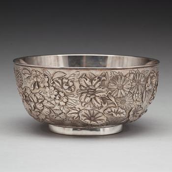 A Japanese silver bowl, early 20th Century.