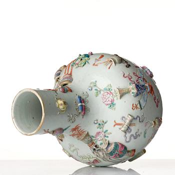 Praktvas, porslin. Qingdynastin, 1800-tal.
