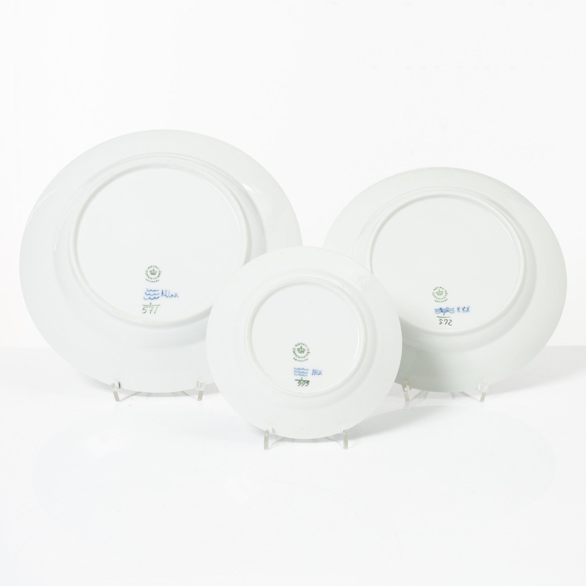 Royal Copenhagen, Service 82 pieces, Musselmalet, half lace.