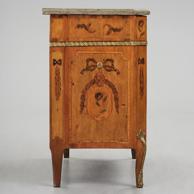 A Gustavian commod attributed to Jonas Hultsten (1773-94).