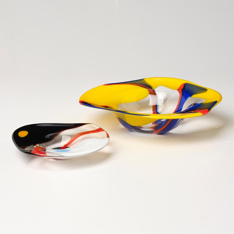 Erik Höglund, two glass dishes, signed Vrigstad Kristallhytta Unik -86 and Sg Strömbergshyttan -92.