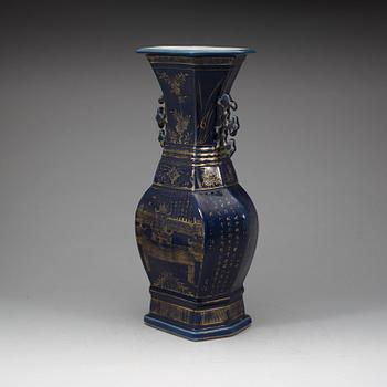 VAS, porslin. Qingdynastin, 1800-tal.