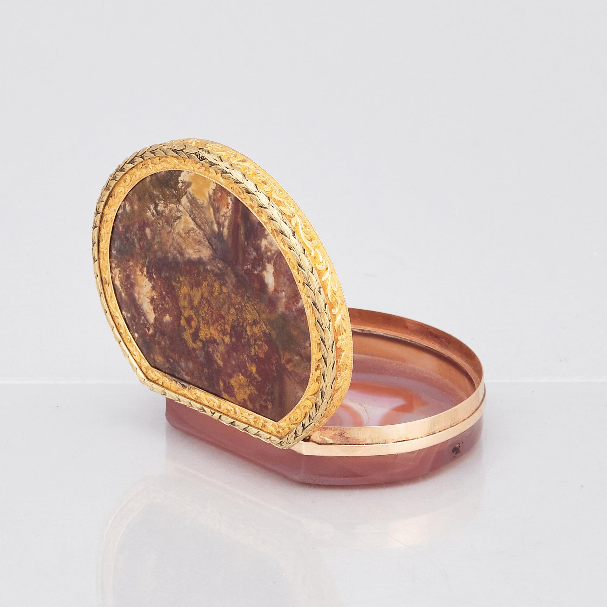 Dosa, agat och tvåfärgat guld, sannolikt fransk, 1800-tal.