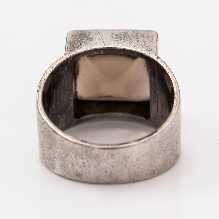 Bertel Gardberg, Ring, silver, rökkvarts. Westerback, Helsingfors 1959.