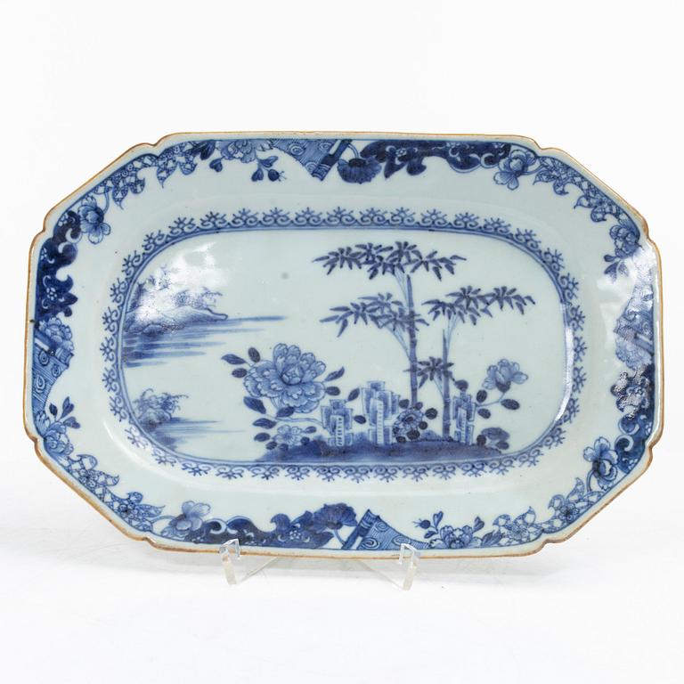 Skål samt serveringsfat, 2 st, porslin, Kina, Qianglong (1735-95) samt Jiaqing (1796-1820).