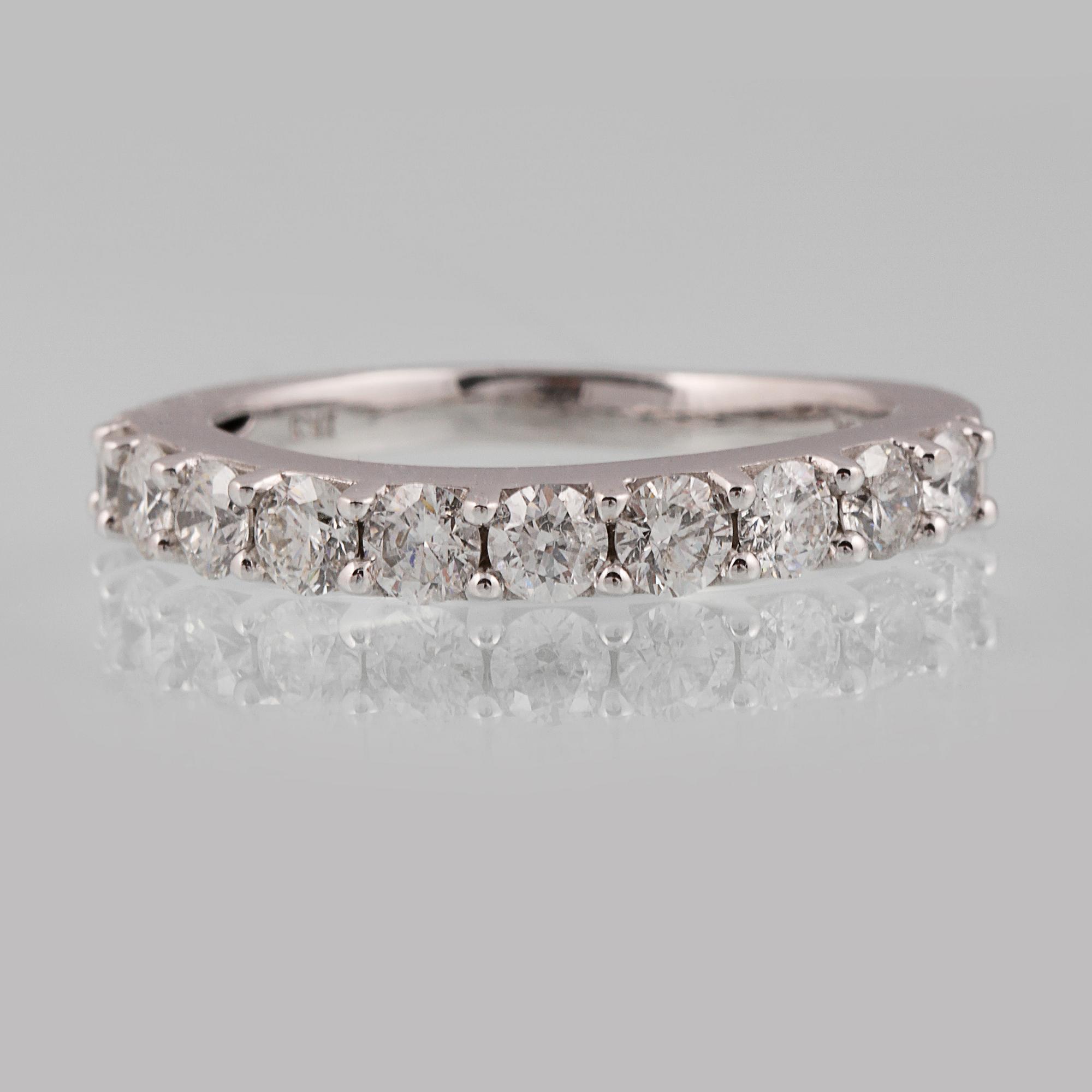 RING, 14K vitguld med briljantslipade diamanter 1.00 ct. Vikt 3,8 gram.