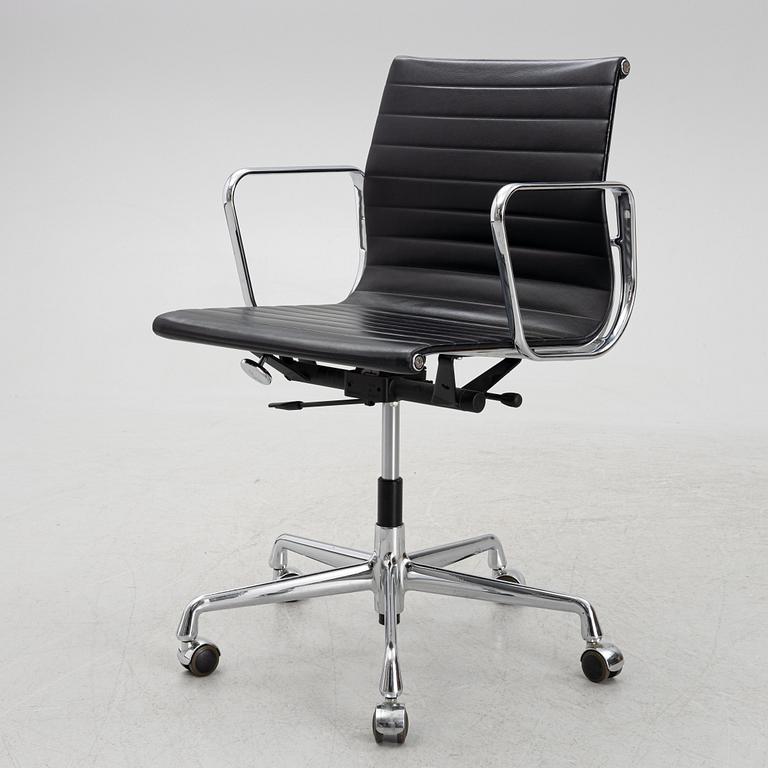 Charles & Ray Eames, office chair, "EA117" Vitra.