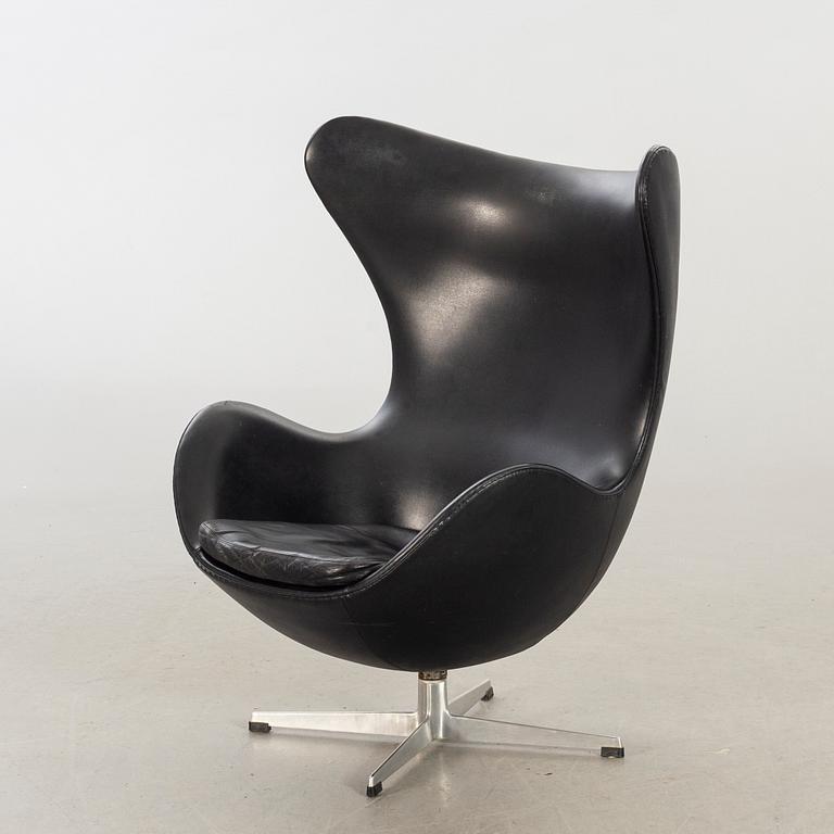 ARNE JACOBSEN, fåtölj "Ägget"  för Fritz Hansen, 1960-70-tal.