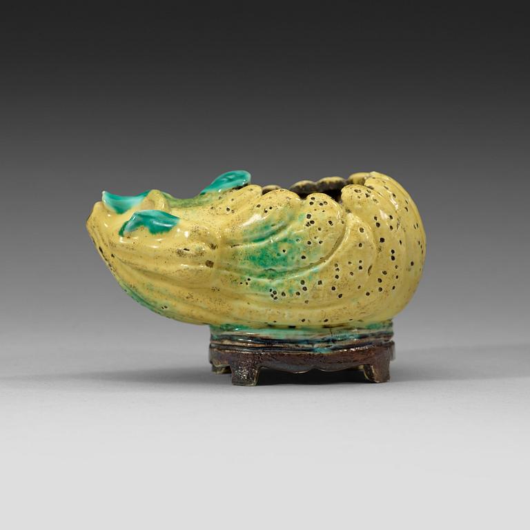 A yellow bisquit brush washer, Qing dynasty 19th century.