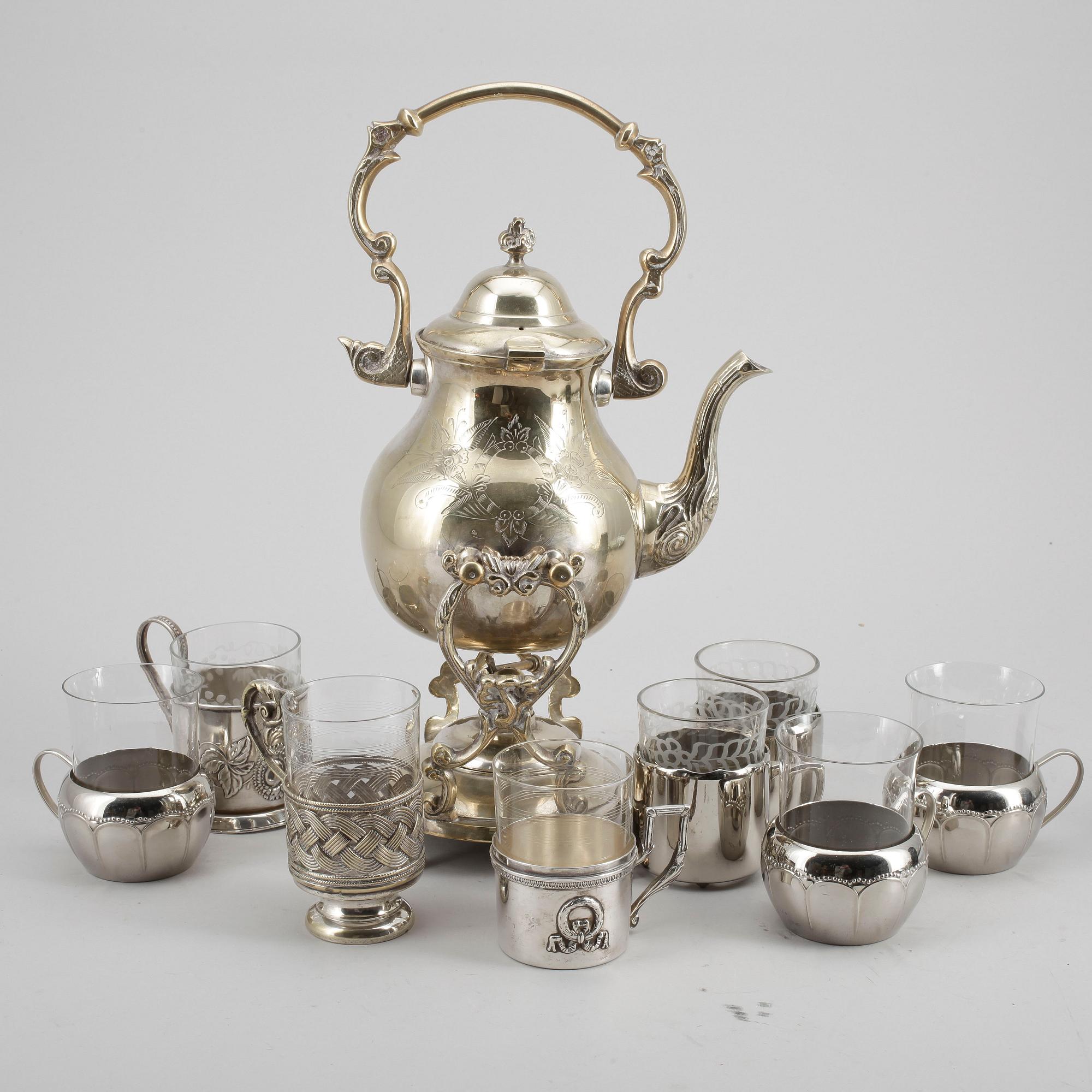 TEKANNA på RECHAUD samt KOPPAR, 8 st, metall och glas, 1900-tal.