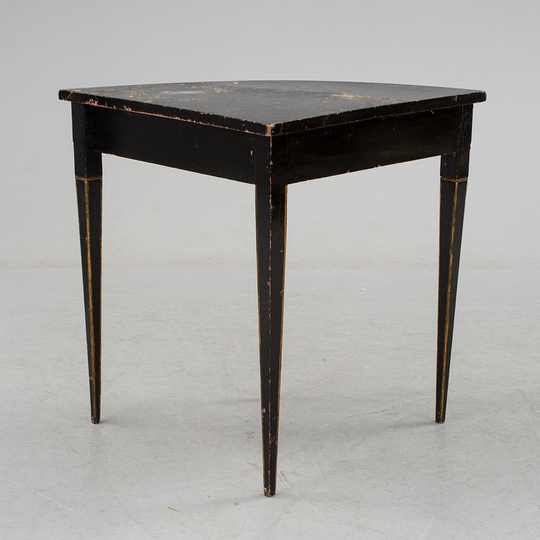 HÖRNBORD, gustavianskt, omkring år 1800.