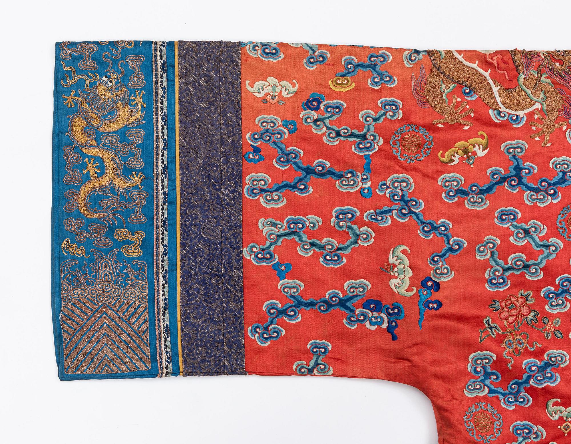 A Chinese embroidered silk robe, late Qing dynasty, 19th century.