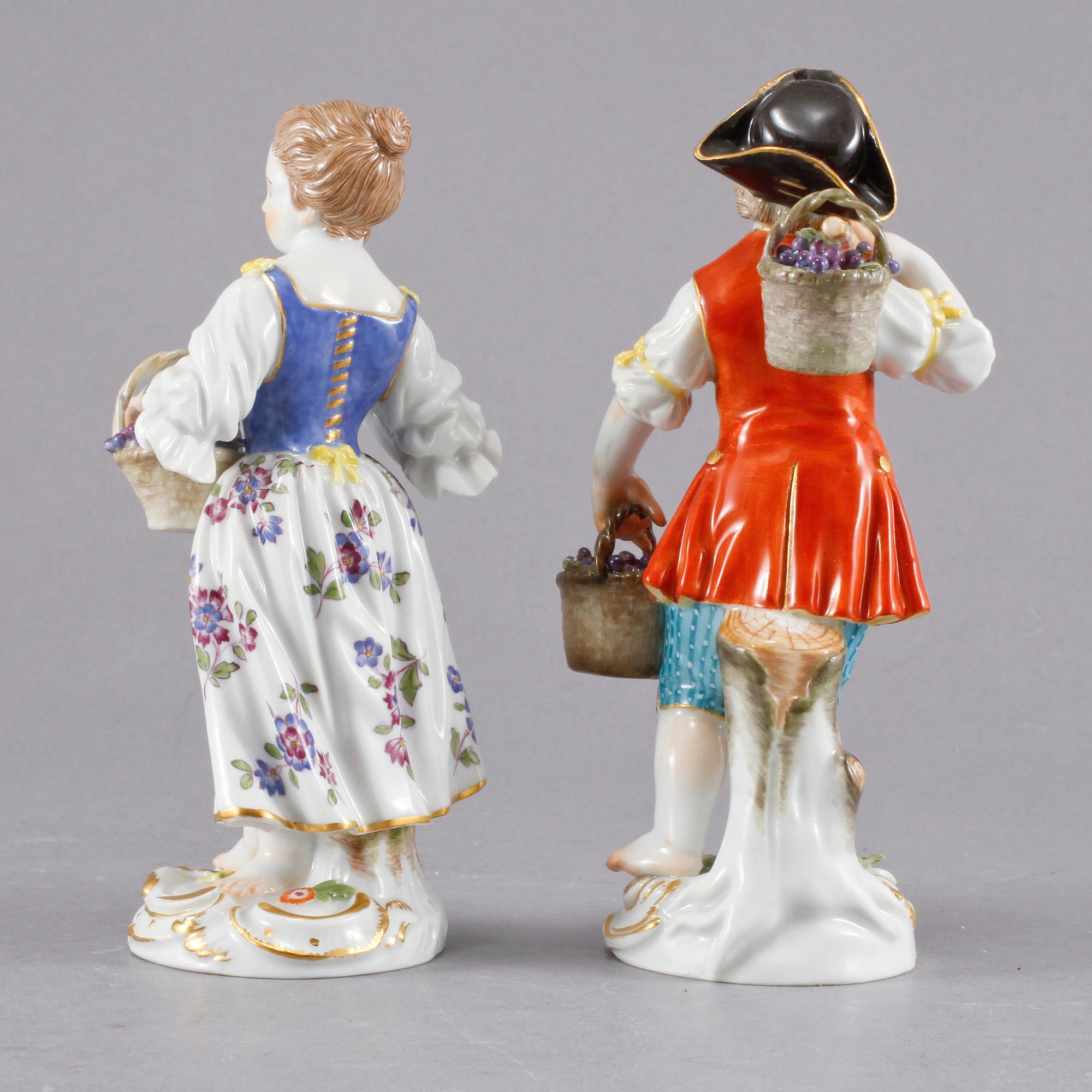 FIGURINER, ett par, porslin, omkring 1900.