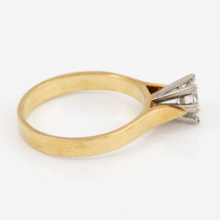 Ring, 18K guld med briljantslipad diamant.