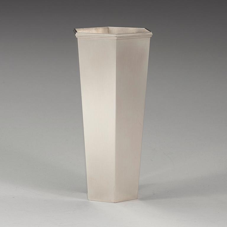 A Wiwen Nilsson sterling vase, Lund 1953.