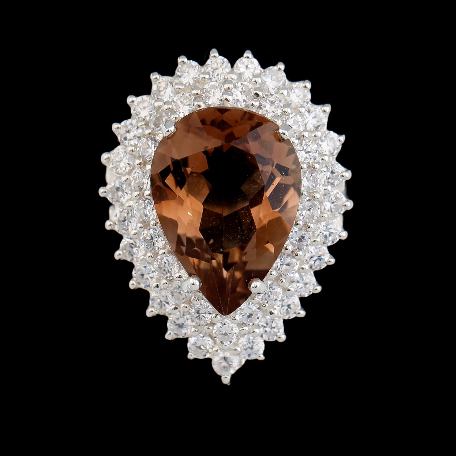 RING, vitguldspläterat sterlingsilver, champagnefärgad topas ca 11.50 ct, vita safirer tot ca 0.85 ct.