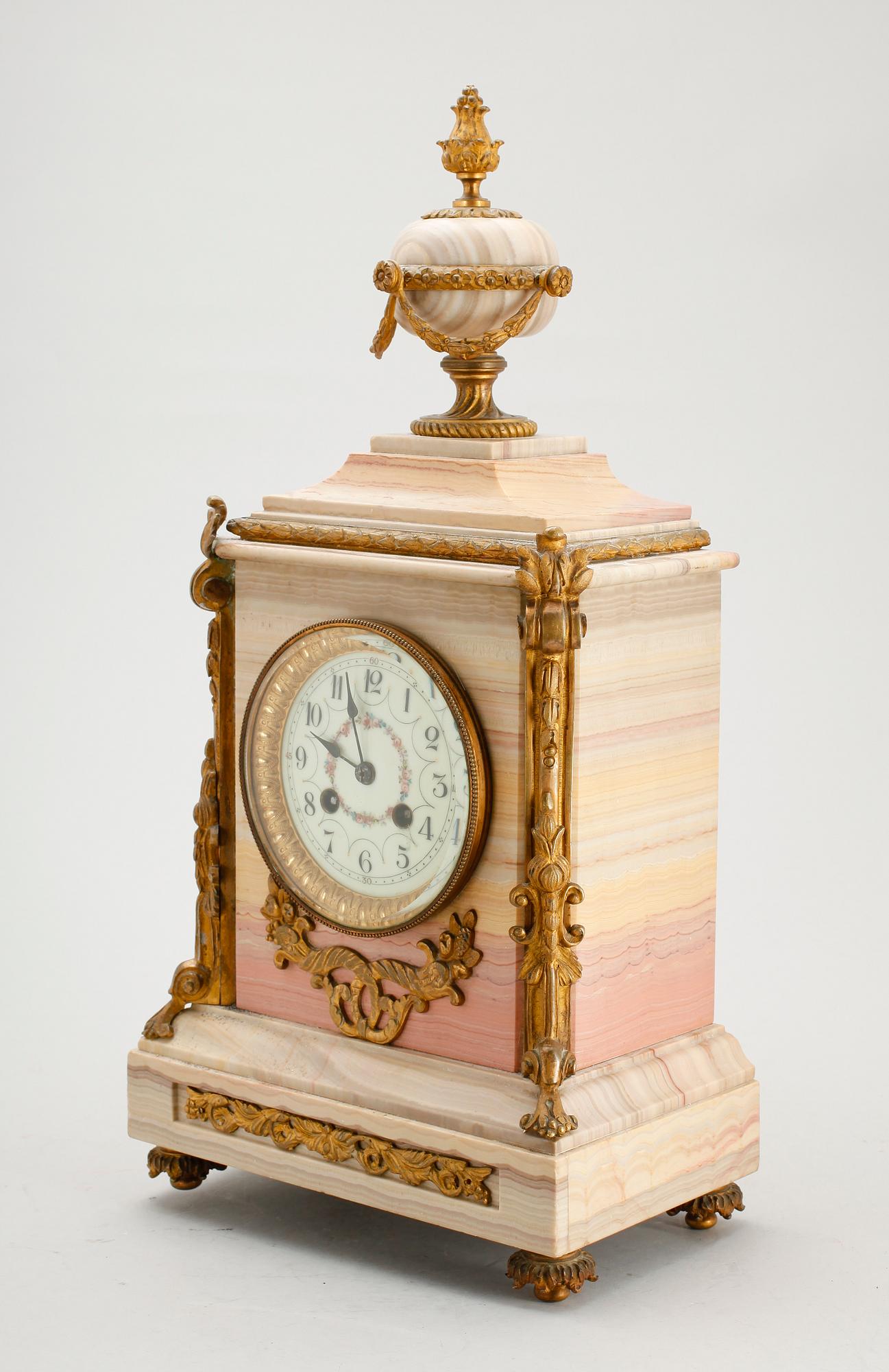 BORDSPENDYL, marmor och mässing, Louis XVI-stil, 1800-/1900-tal.