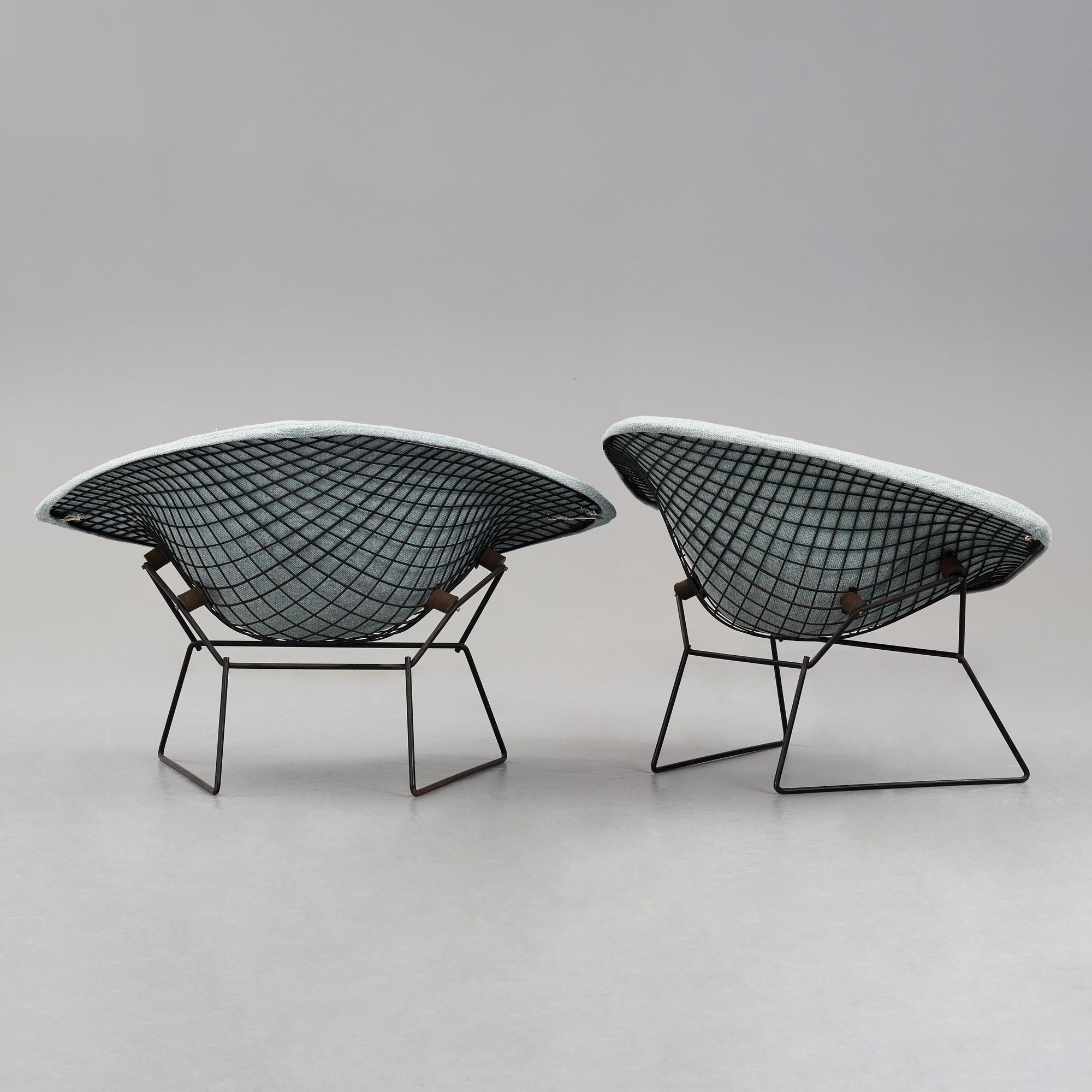 Harry Bertoia, a pair of "Wide Diamond" chairs, Knoll International, 1950-60's.