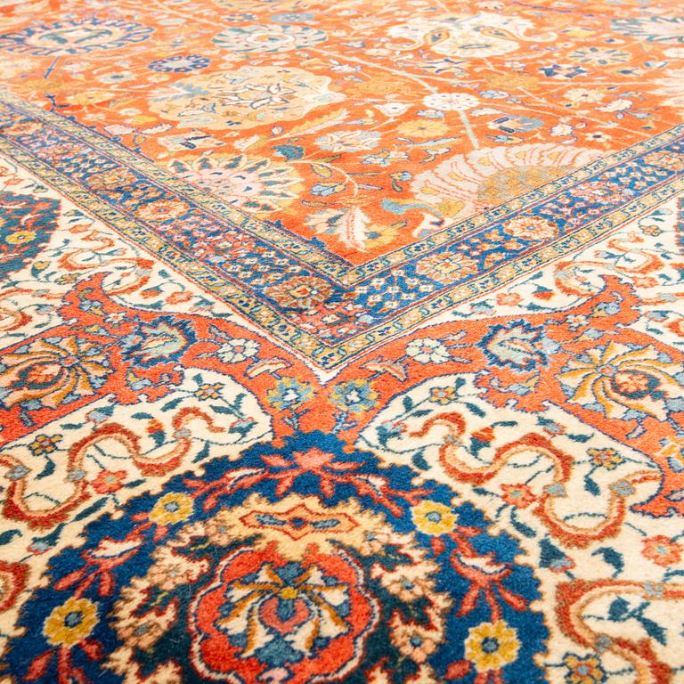 A carpet, a semi-antique Tabriz, ca 528-535 x 346,5-352,5 cm, signed Farhan.