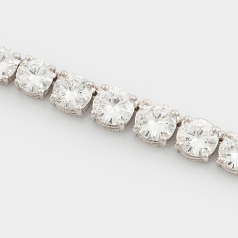 Collier, rivière 18K vitguld med runda briljant, markis- och baguetteslipade diamanter.