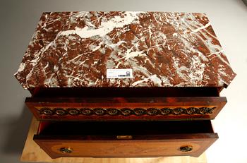 BYRÅ, gustaviansk stil. 1900-tal.