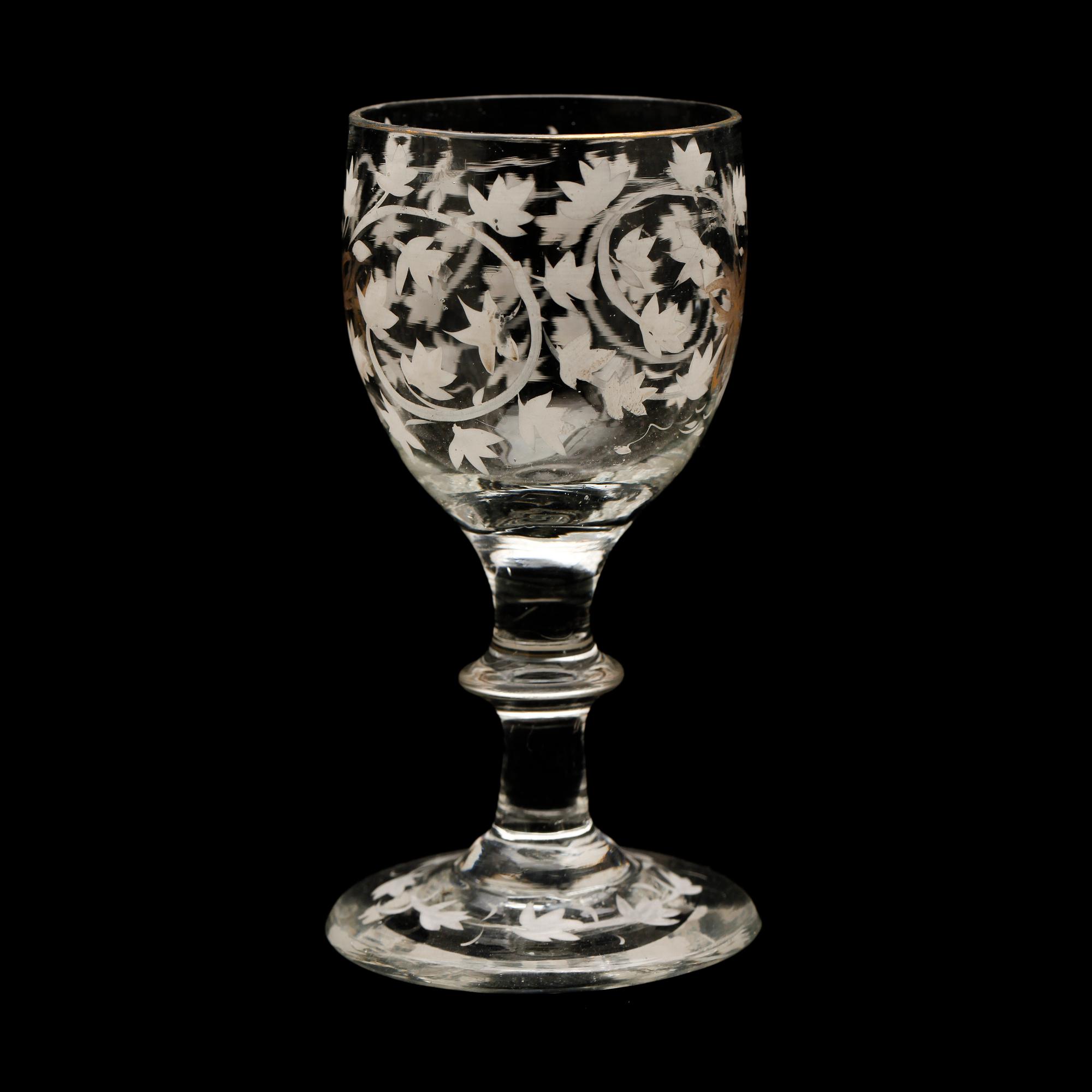STARKVINSGLAS samt KARAFF, 5 delar, tidigt 1800-tal.