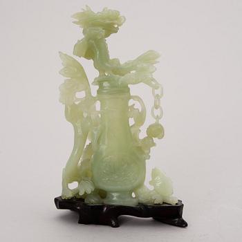 A Chinese bowenite sculpture.