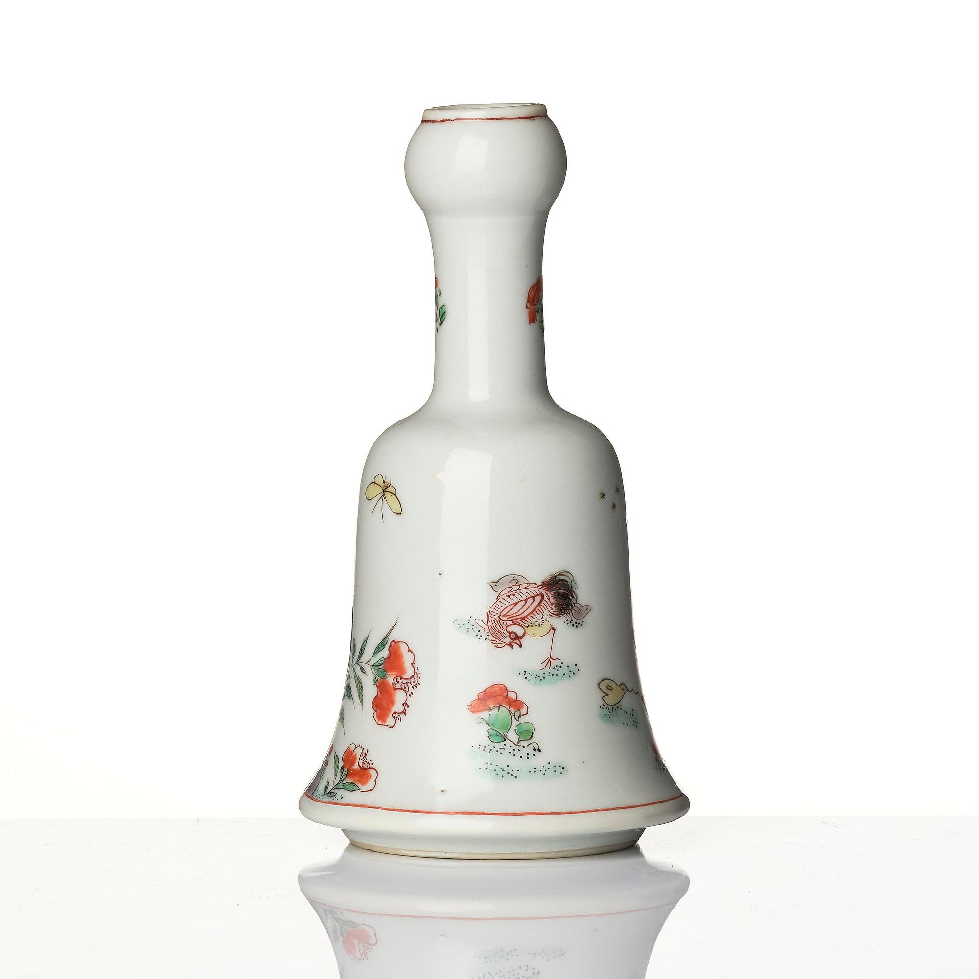 A famille verte bowl, tea caddy and mallet shaped vase, Qing dynasty, Kangxi (1662-1722).