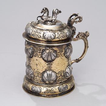 A GERMAN BAROQUE SILVER TANKARD, Nürnberg ca 1660s, unidentified goldsmith, weight  679 g.