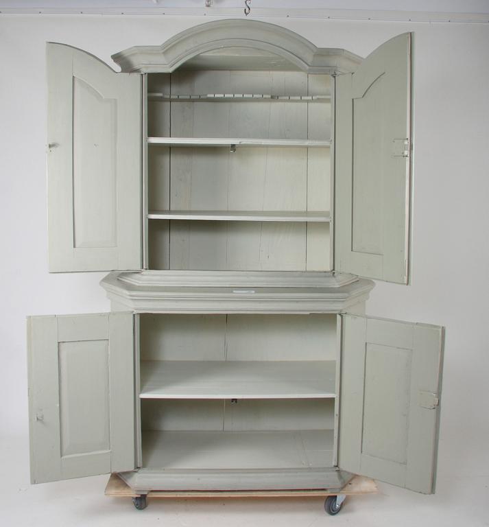 SKÅP, sengustavianskt 1700/1800-tal.