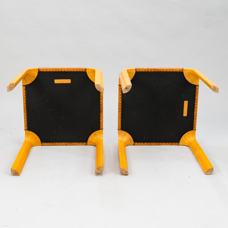 ALVAR AALTO, pallar, ett par, modell X602, Artek 1900-talets mitt.